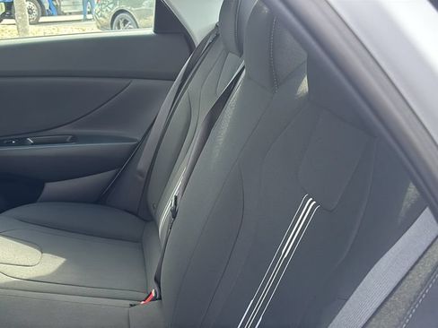 Used 2025 Hyundai Elantra Hybrid FWD image 29