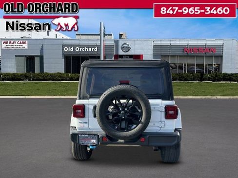 Used 2022 Jeep Wrangler Unlimited Sahara AWD/4WD image 5