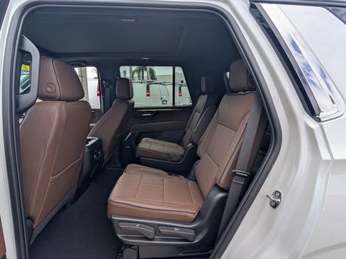 Used 2025 Chevrolet Tahoe High Country RWD image 11