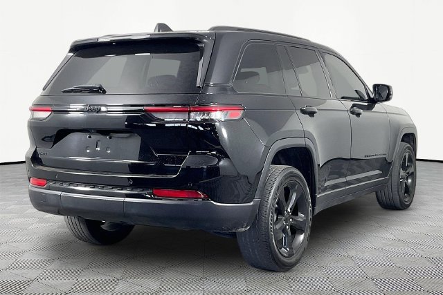 Used 2023 Jeep Grand Cherokee Altitude AWD/4WD image 6