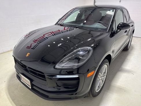 Used 2025 Porsche Macan Turbo image 9