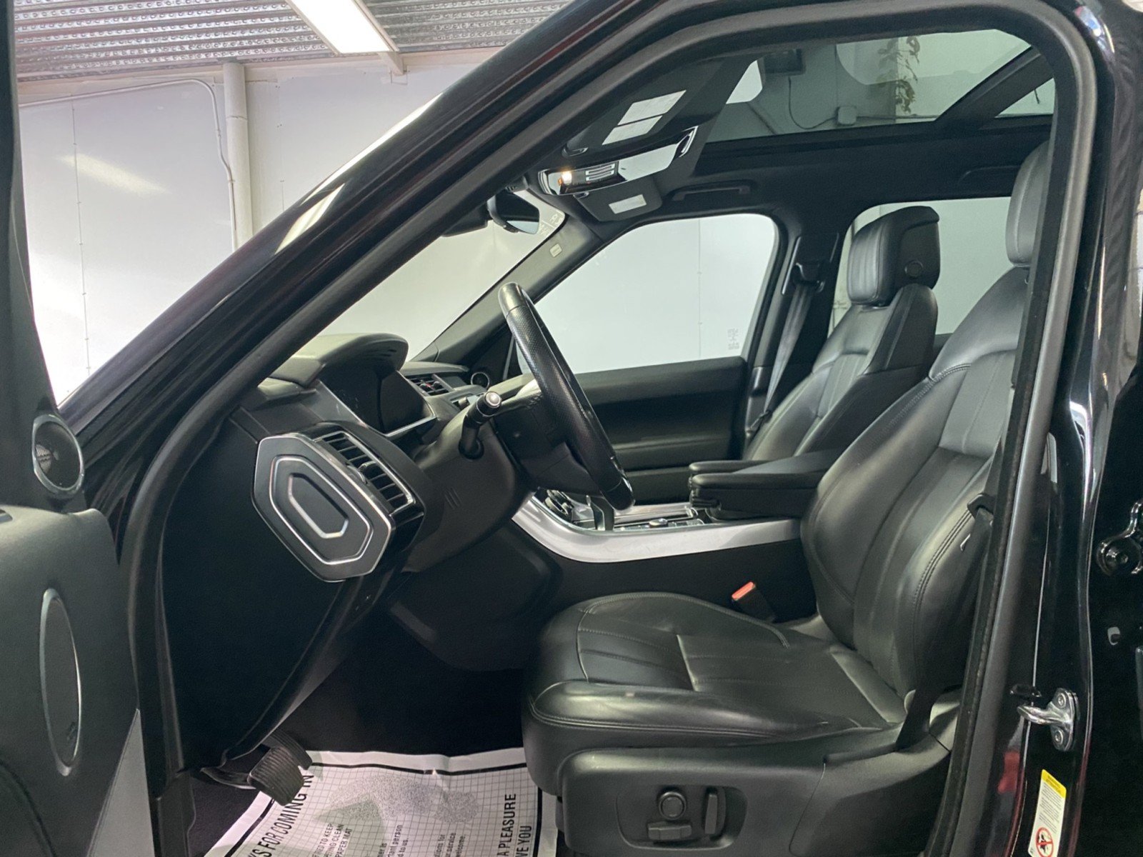 Used 2019 Land Rover Range Rover Sport HSE AWD/4WD image 23