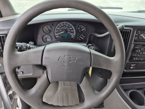 Used 2006 Chevrolet Express 3500 Passenger w/ LT Preferred Equipment Group RWD image 11