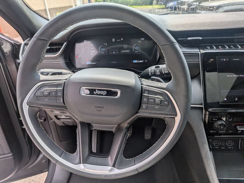 Used 2025 Jeep Grand Cherokee Laredo X w/ Luxury Tech Group I AWD/4WD image 8