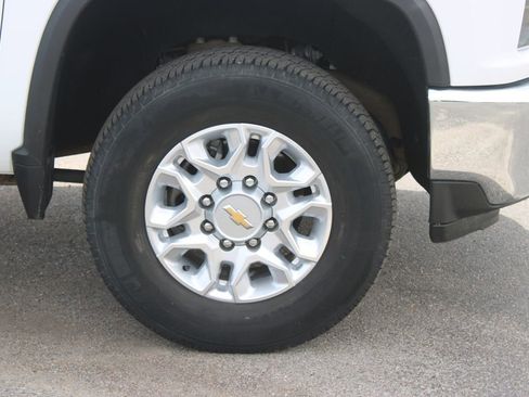 Used 2023 Chevrolet Silverado 2500 LT AWD/4WD image 13