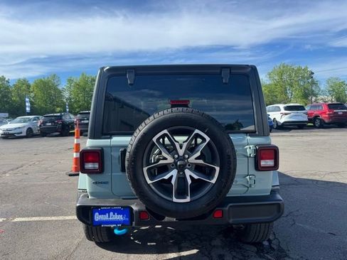 Used 2024 Jeep Wrangler Unlimited w/ Convenience Group AWD/4WD image 3