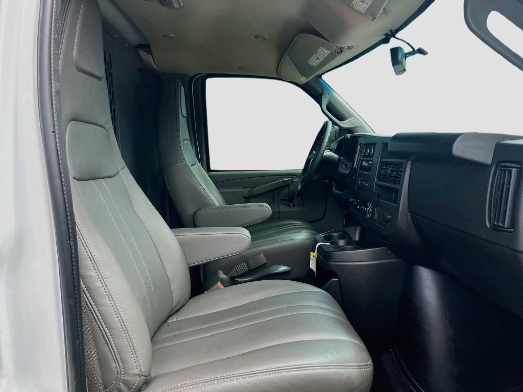 Used 2025 Chevrolet Express 3500 Extended w/ Driver Convenience Package RWD image 26
