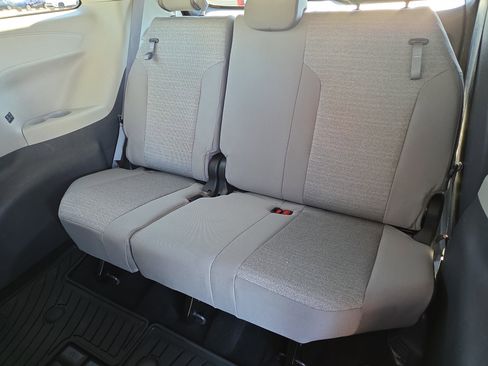 Certified 2021 Toyota Sienna LE image 20