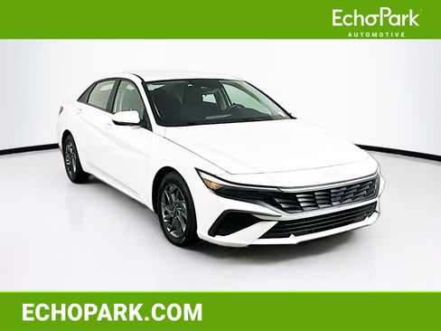 Used 2024 Hyundai Elantra SEL image 1