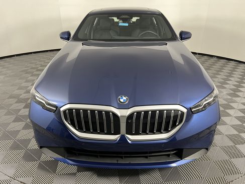 Used 2025 BMW 530i xDrive w/ Premium Package AWD/4WD image 5