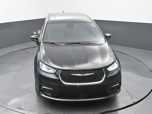 Used 2026 Chrysler Pacifica Limited FWD image 14