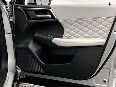 Used 2024 Mitsubishi Outlander SEL image 17