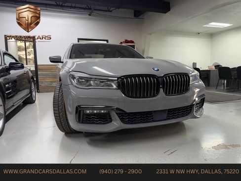 Used 2018 BMW 750i image 4
