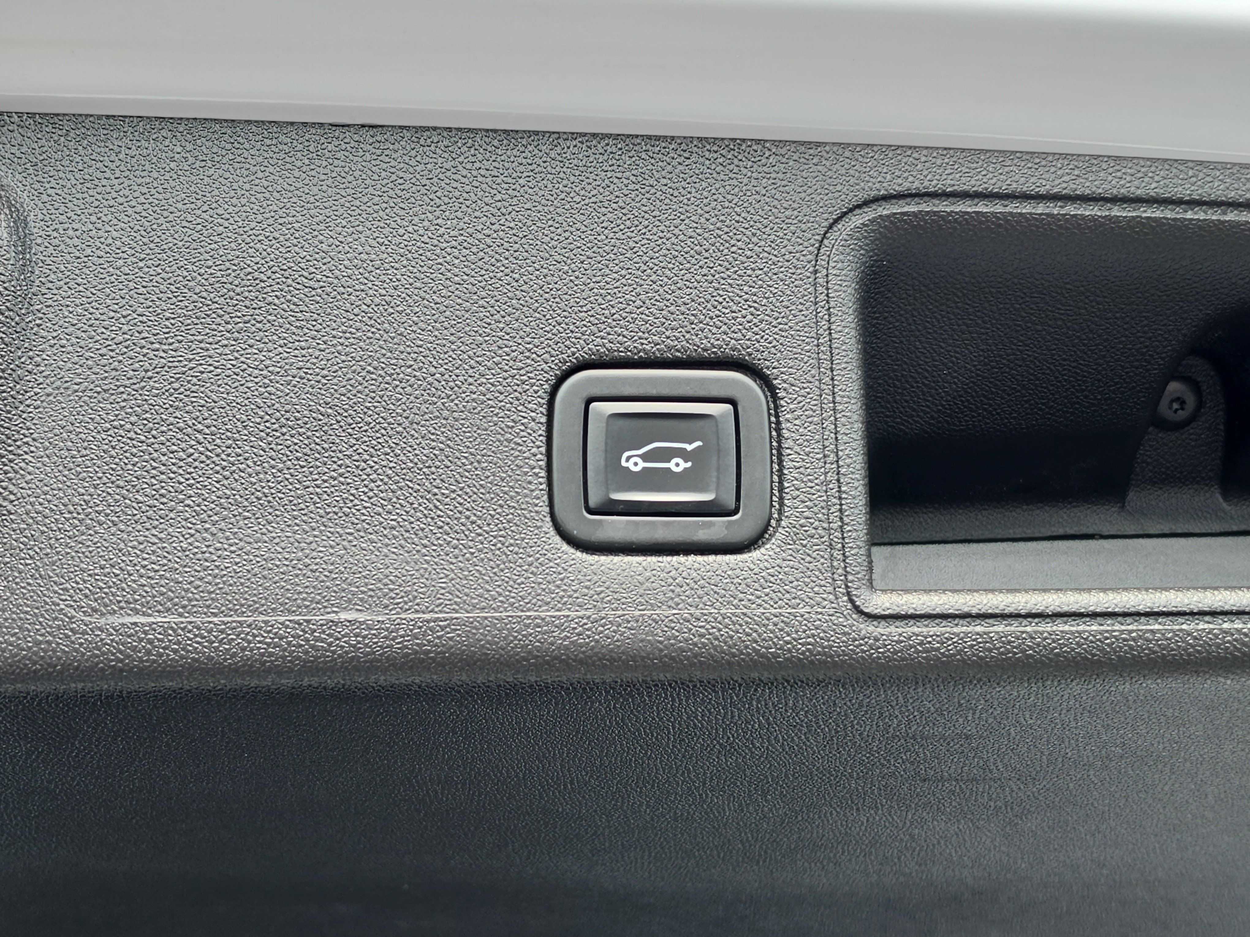 Certified 2023 GMC Terrain SLT FWD image 8