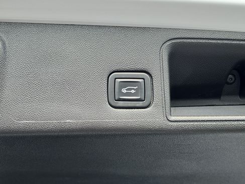 Certified 2023 GMC Terrain SLT w/ Elevation Edition FWD image 8