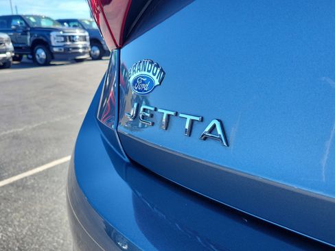 Used 2023 Volkswagen Jetta Sport image 9