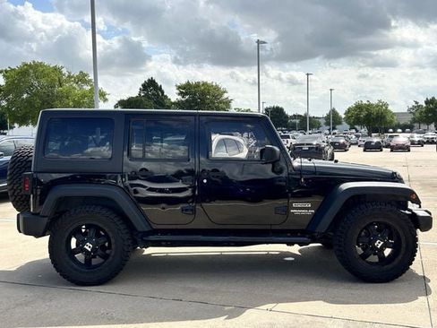 Used 2017 Jeep Wrangler Unlimited Sport w/ Quick Order Package 24S AWD/4WD image 3