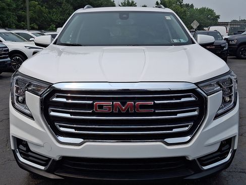 Used 2024 GMC Terrain SLT AWD/4WD image 2
