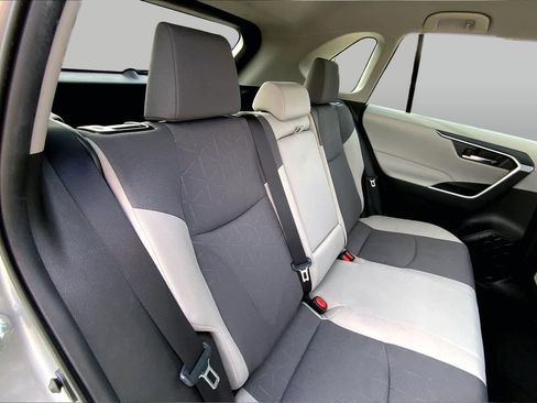 Used 2022 Toyota RAV4 XLE AWD/4WD image 19