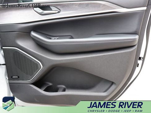 Used 2024 Jeep Grand Cherokee Limited 4xe AWD/4WD image 8