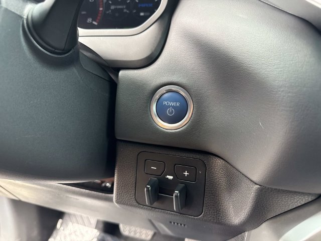 Used 2024 Toyota Sequoia Platinum AWD/4WD image 29