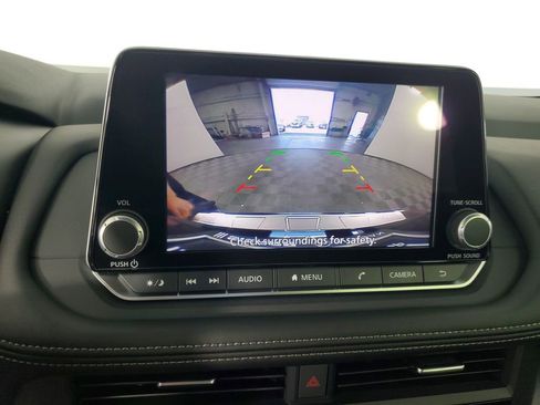 Used 2025 Nissan Rogue SV FWD image 22