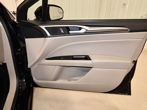 Certified 2017 Ford Fusion SE w/ Fusion SE Technology Package image 19