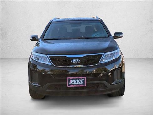 Used 2014 Kia Sorento LX image 2