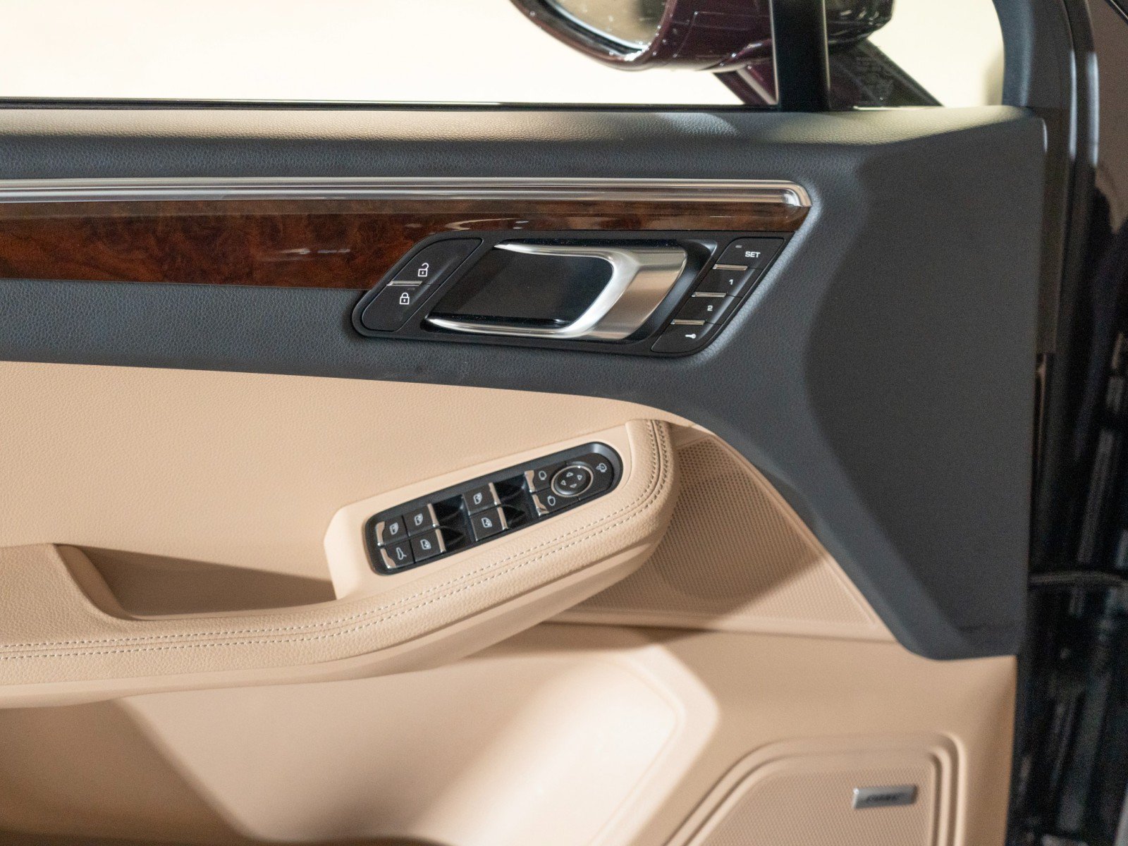 Certified 2026 Porsche Macan AWD/4WD image 18
