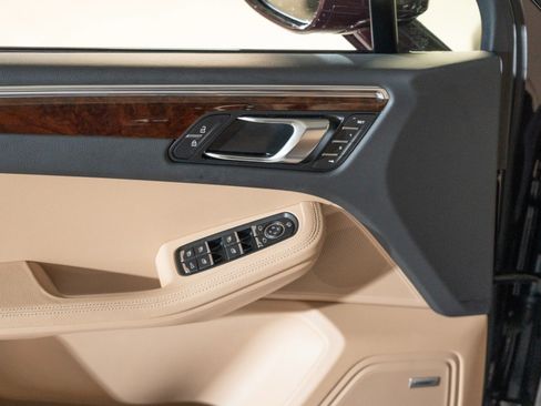 Certified 2026 Porsche Macan AWD/4WD image 18