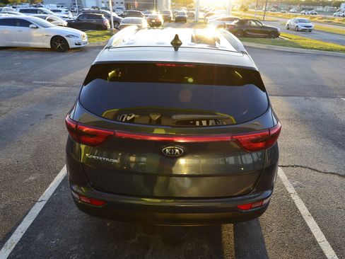 Used 2018 Kia Sportage LX w/ LX Technology Package image 10