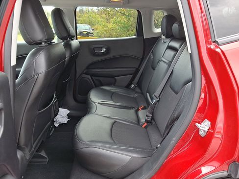 Used 2019 Jeep Compass Latitude image 11