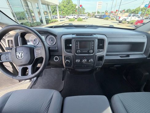 Used 2019 RAM 1500 Express RWD image 10