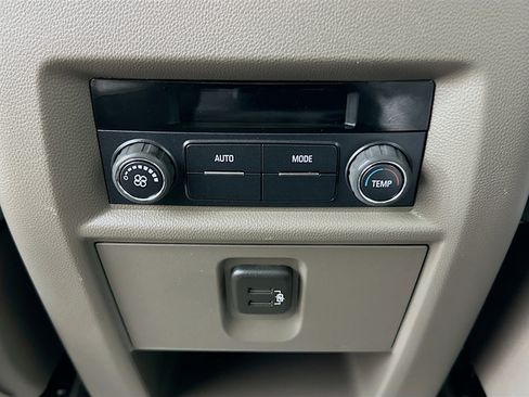 Used 2020 Chevrolet Traverse LT image 26