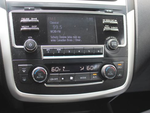 Used 2017 Nissan Altima 2.5 SV FWD image 30
