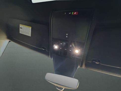 Used 2021 Volkswagen Atlas Cross Sport SEL image 27