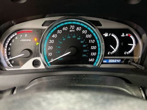 Used 2010 Toyota Venza FWD image 12