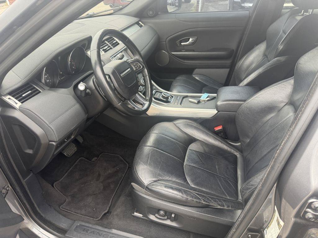 Used 2017 Land Rover Range Rover Evoque SE AWD/4WD image 9