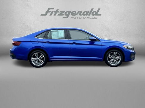 Used 2024 Volkswagen Jetta SE image 3