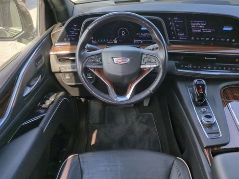 Used 2022 Cadillac Escalade ESV Premium Luxury AWD/4WD image 18