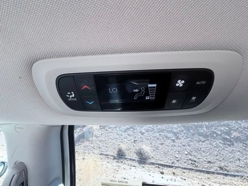 Used 2023 Chrysler Pacifica Touring-L FWD image 29