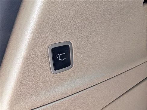 Used 2020 Chrysler Voyager Lxi FWD image 21