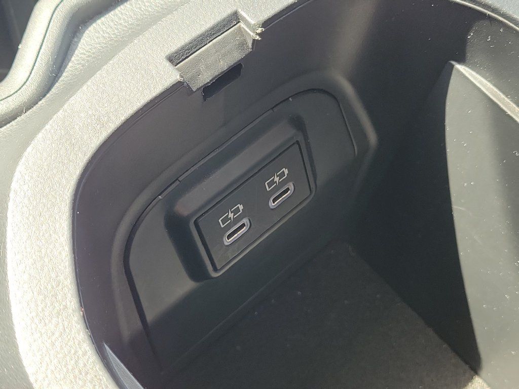 Used 2025 Toyota RAV4 LE AWD/4WD image 34