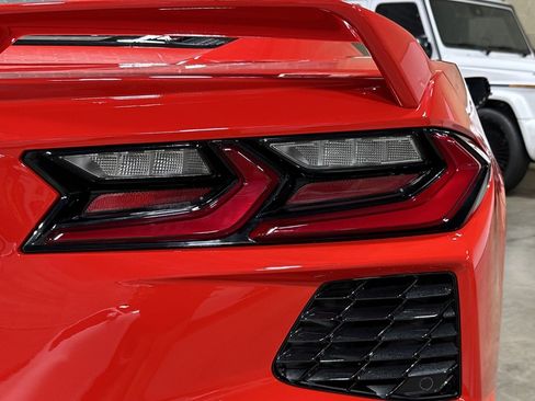 Used 2021 Chevrolet Corvette Stingray Coupe w/ Z51 Performance Package image 11