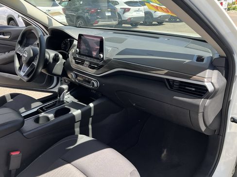 Used 2025 Nissan Altima 2.5 SV FWD image 25