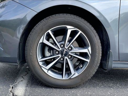 Used 2024 Kia Forte LXS w/ LXS Technology Package FWD image 8