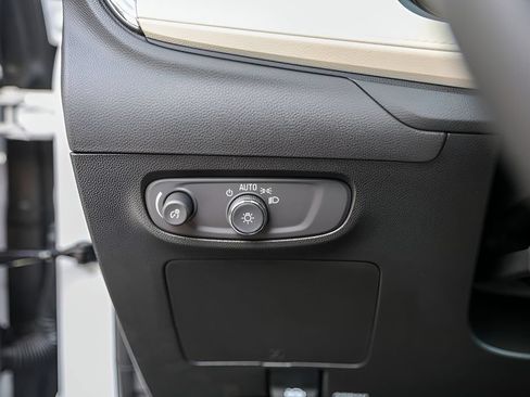 Used 2025 Buick Encore GX Avenir w/ Avenir Technology Package FWD image 13