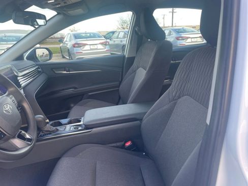 Used 2025 Toyota Camry LE image 27