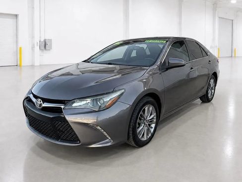 Used 2017 Toyota Camry SE w/ Moonroof Package FWD image 1