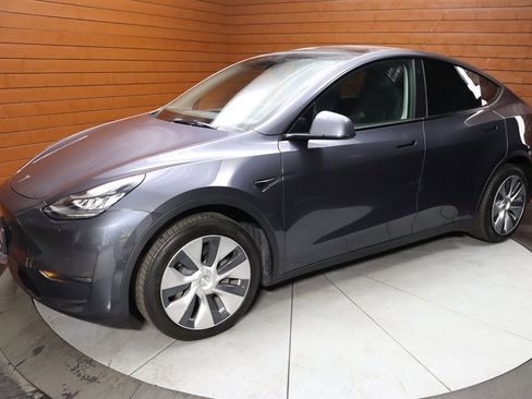 Used 2023 Tesla Model Y Long Range image 6